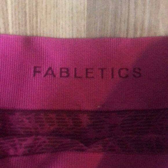 FABLETICS SEAMLESS PRINTED CAPRI LEGGING FUSCHIA WITH FLORAL COMPRESSION SIZE M? - Picture 6 of 7